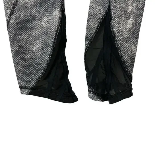 Lululemon | Essential Rhythm Black & Gray Chevron High Waist Cropped Leggings - Picture 6 of 8